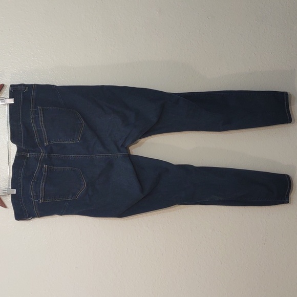 SLIGHTLY USED TORRID PREMIUM BOMBSHELL SKINNY BLUE JEANS SIZE 20R - Picture 8 of 11